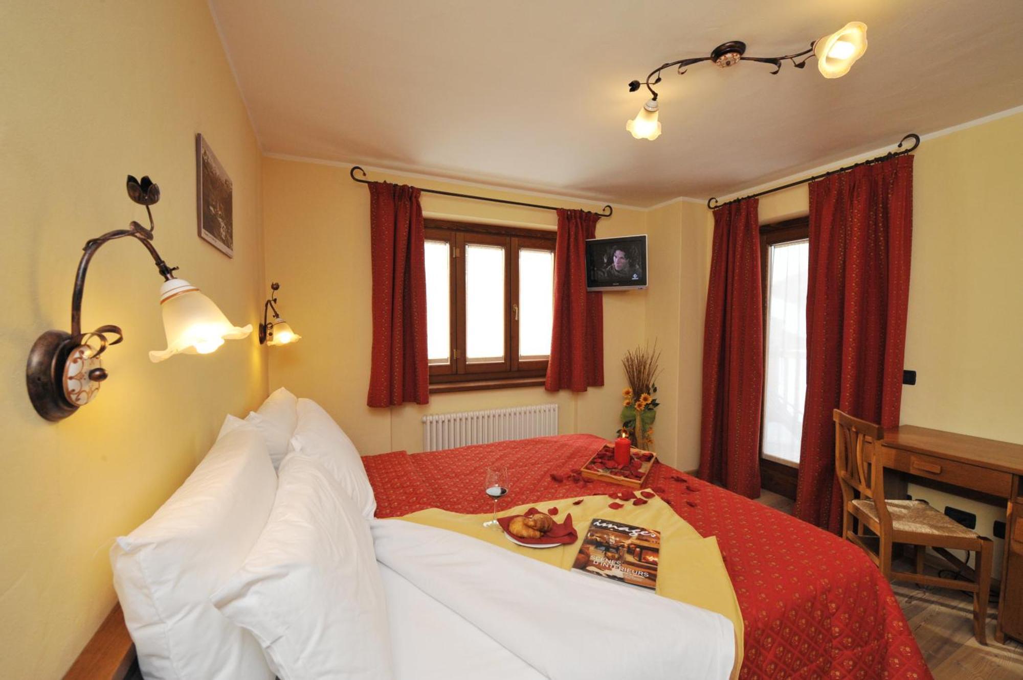 Hotel Le Petit Abri Чамполук Екстериор снимка