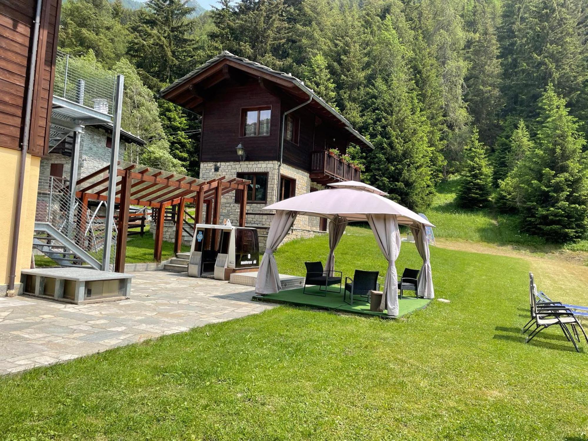 Hotel Le Petit Abri Чамполук Екстериор снимка