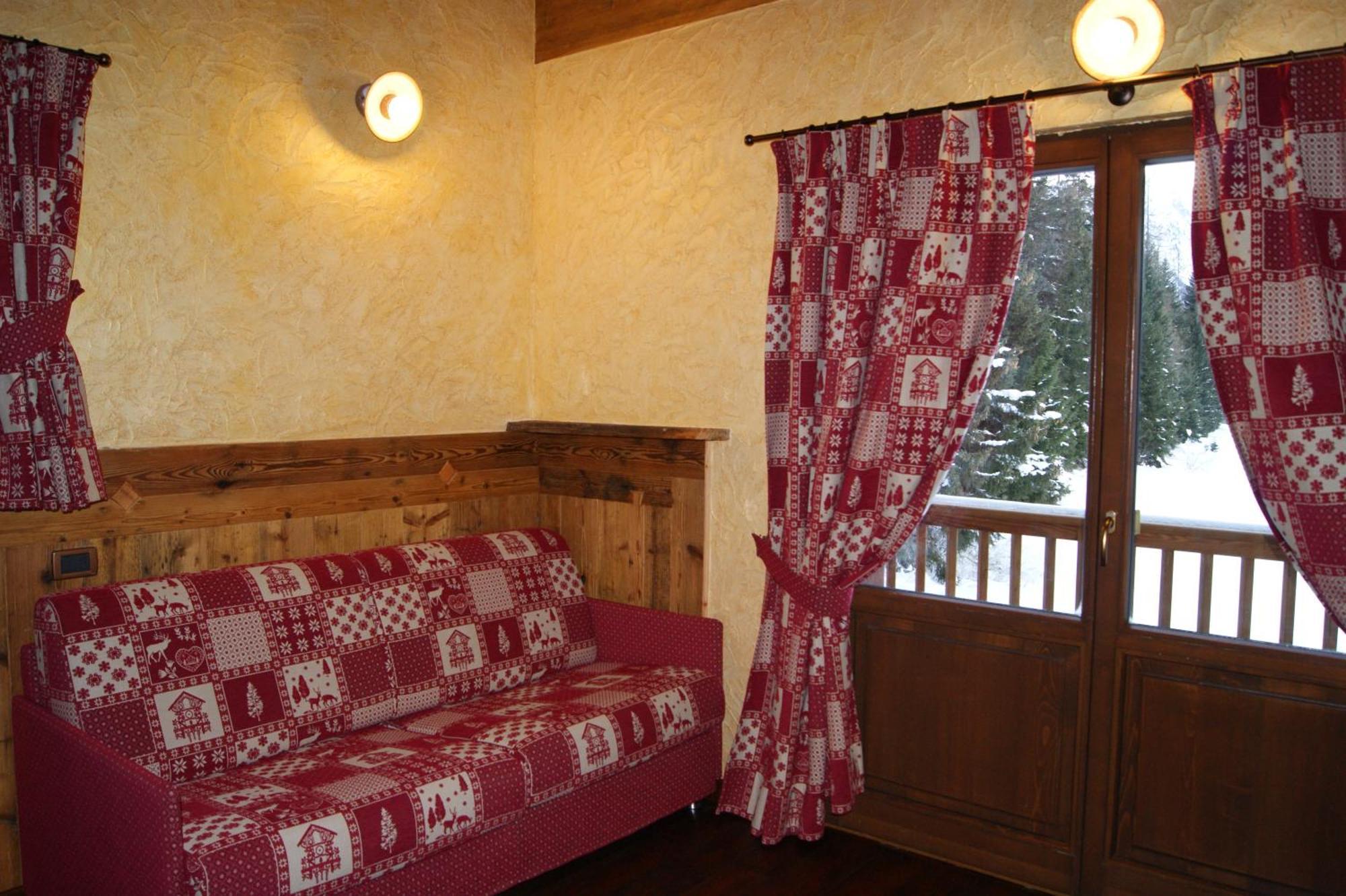 Hotel Le Petit Abri Чамполук Екстериор снимка