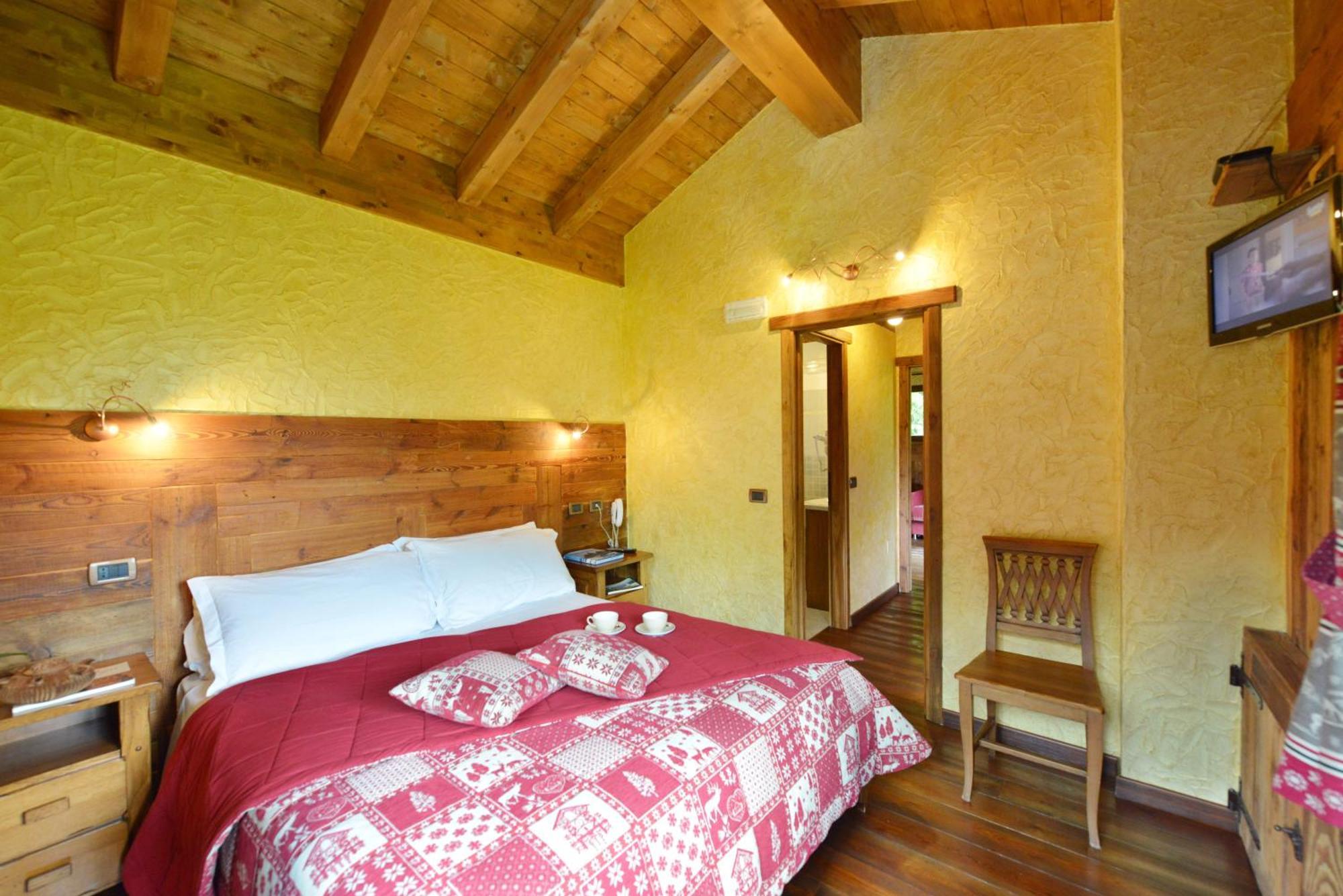 Hotel Le Petit Abri Чамполук Екстериор снимка