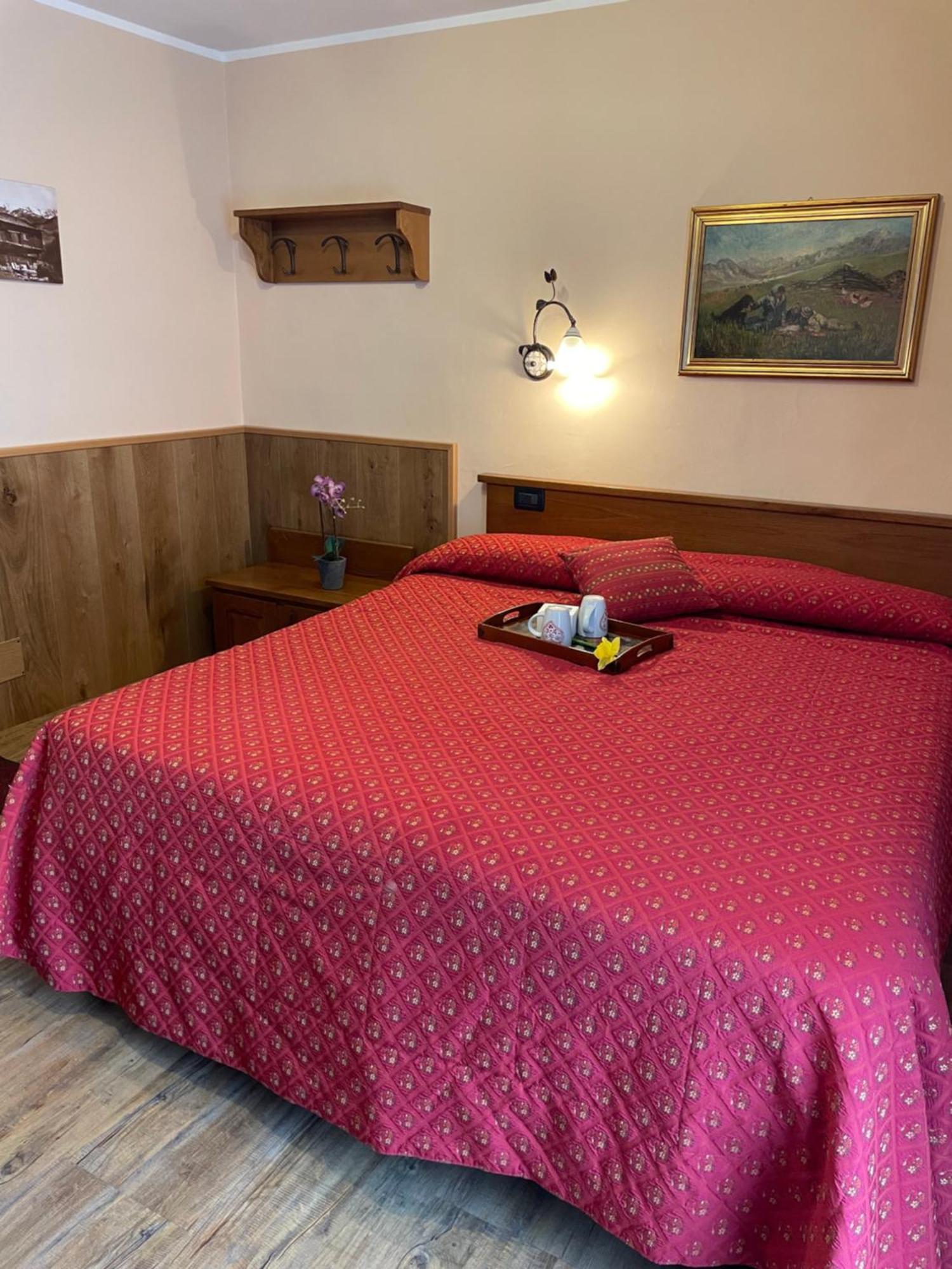 Hotel Le Petit Abri Чамполук Екстериор снимка