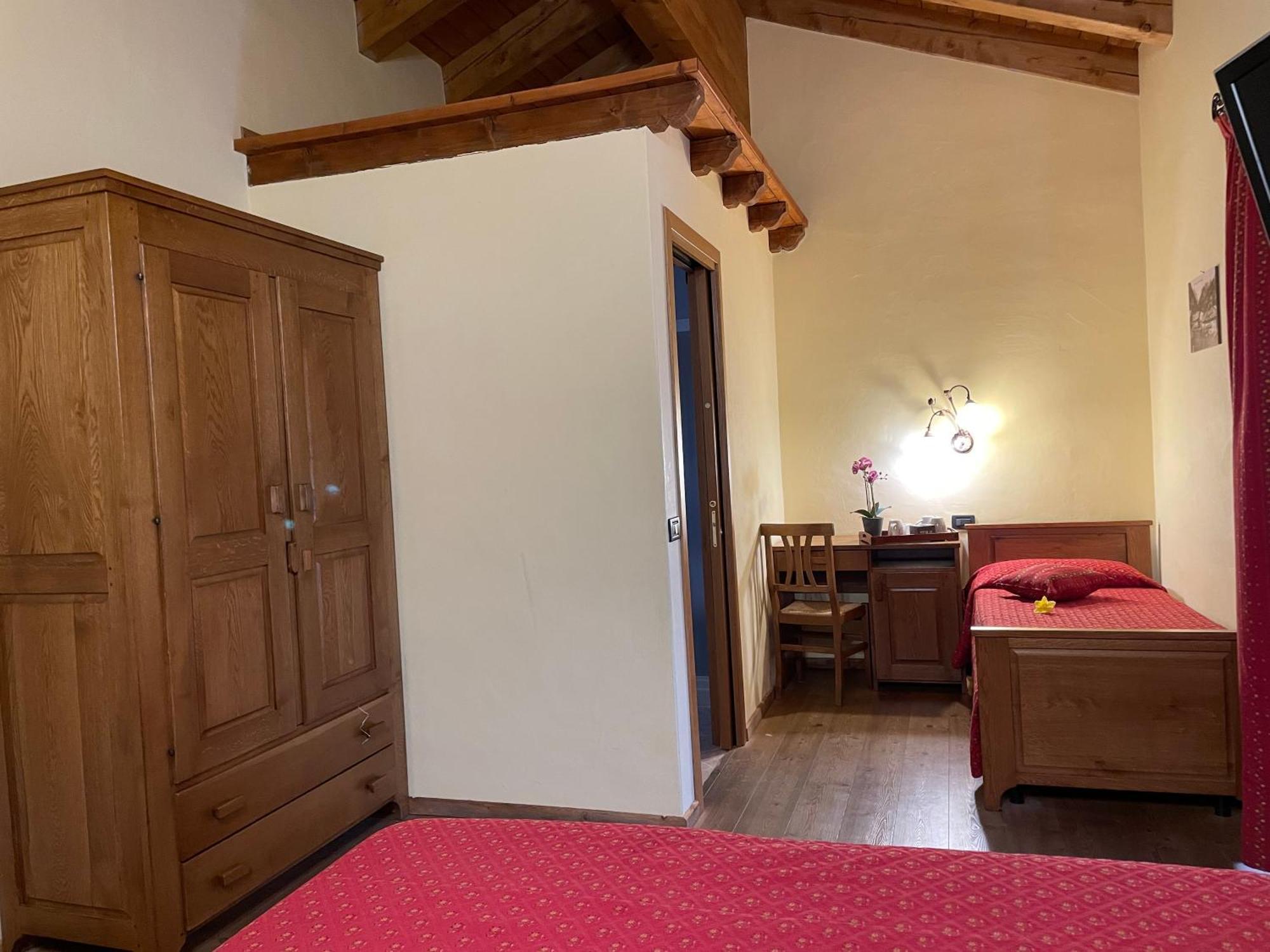 Hotel Le Petit Abri Чамполук Екстериор снимка