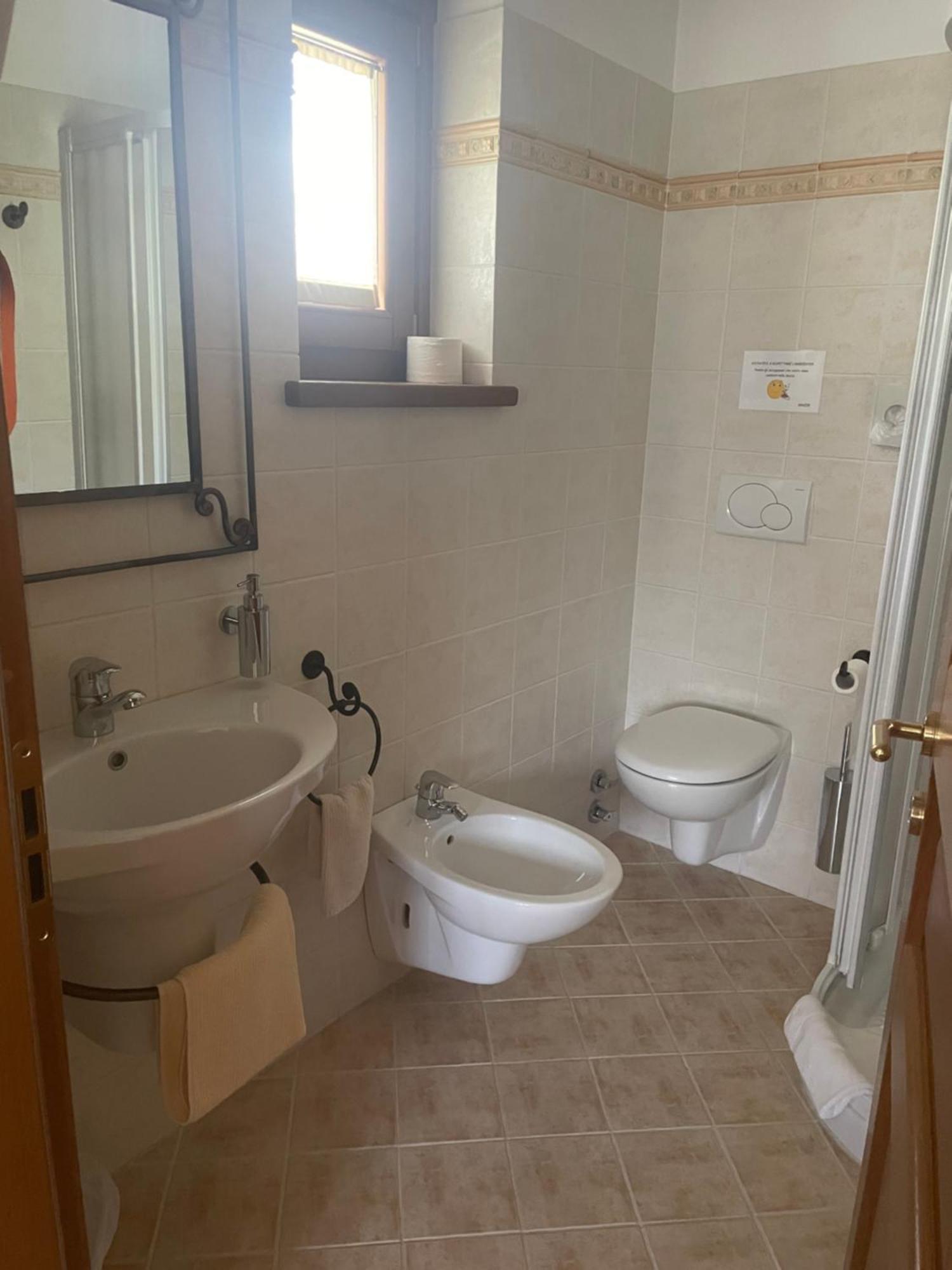 Hotel Le Petit Abri Чамполук Екстериор снимка