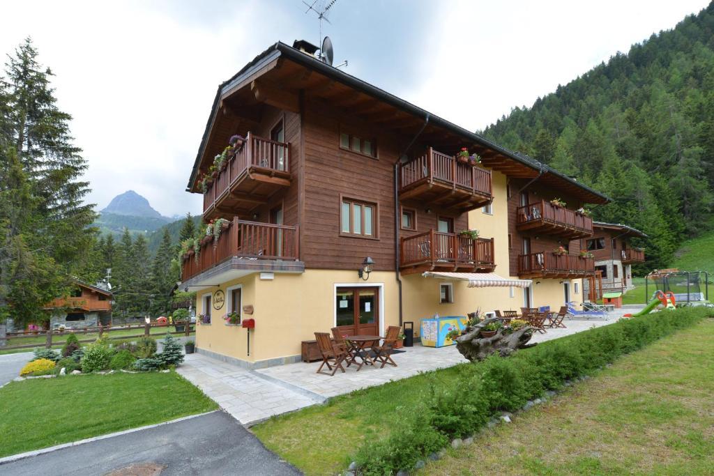 Hotel Le Petit Abri Чамполук Екстериор снимка
