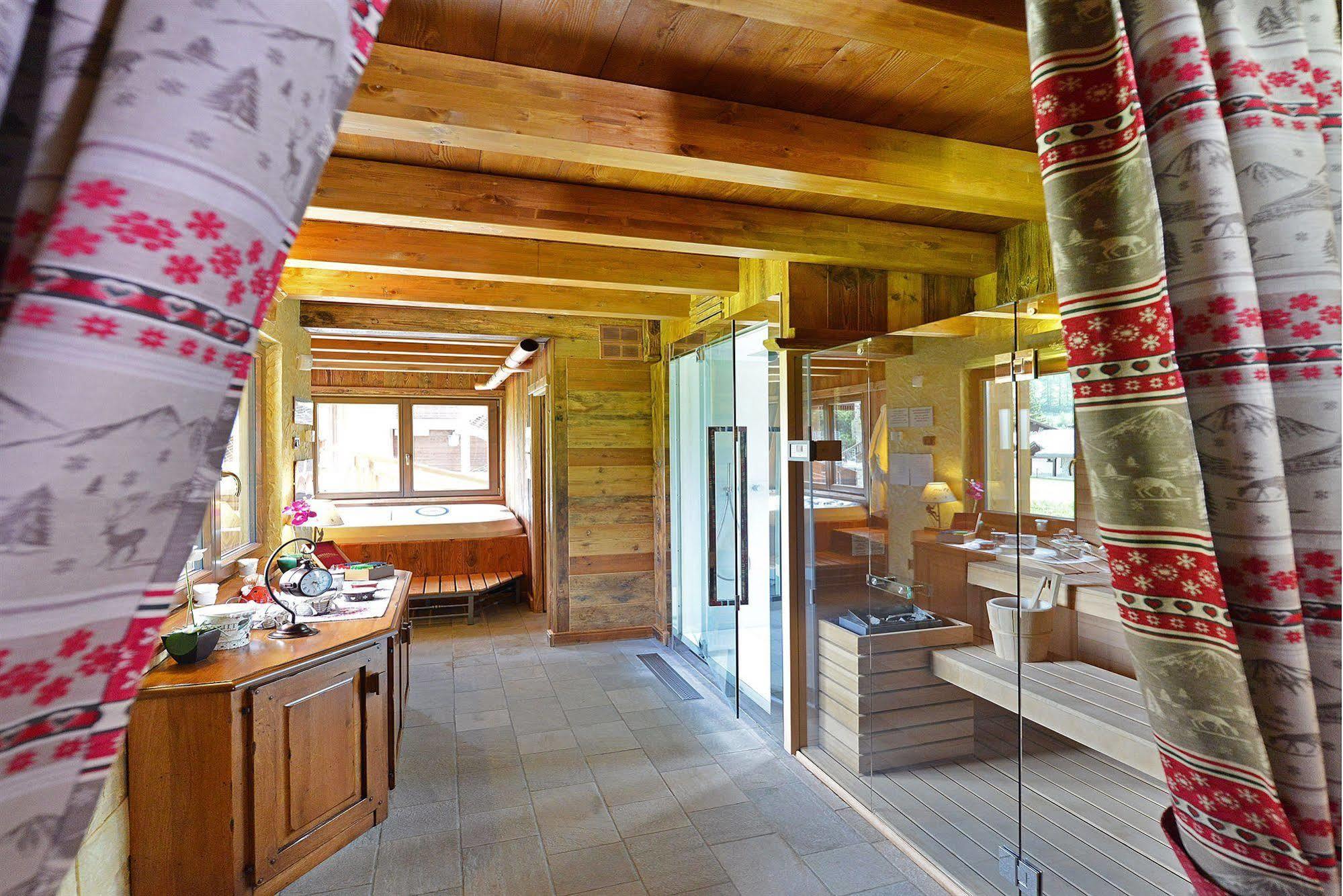 Hotel Le Petit Abri Чамполук Екстериор снимка